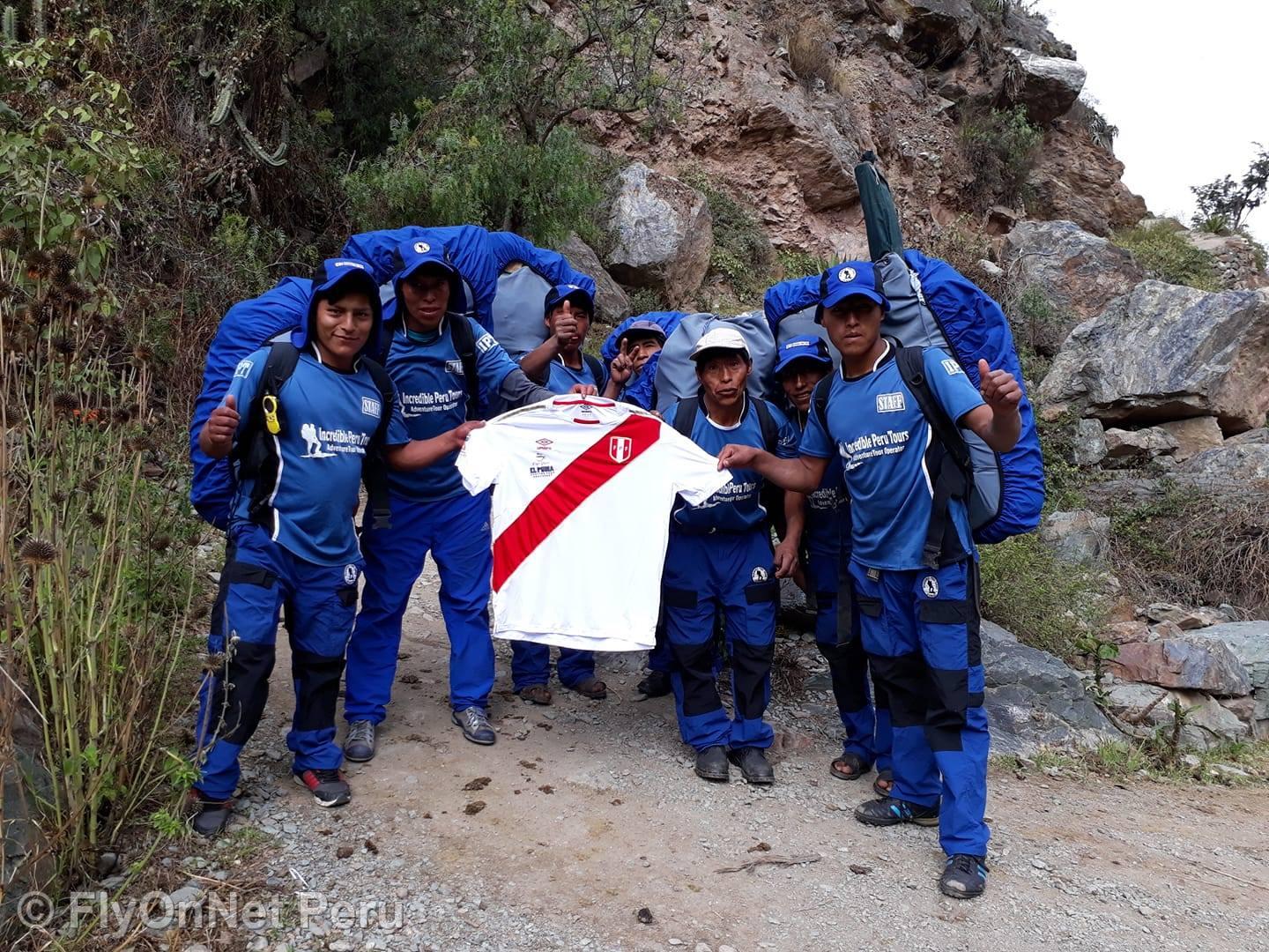Álbum de fotos: Nuestro equipo alentando al equipo de fútbol